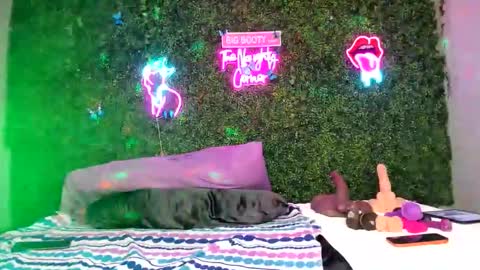 bigbuttsarena online show from April 12, 7:00 am