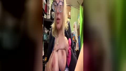 bigtits133 online show from July 7, 12:52 pm