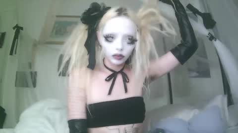 vampire fang  online show from October 3, 8:14 pm