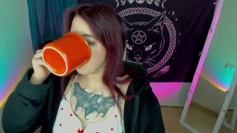  Black Kittie    Wednesday - 1300 - 1900 GMT help me get 100 thumbs up online show from January 15, 2:12 pm