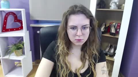 Z O E Y online show from March 5, 5:40 am