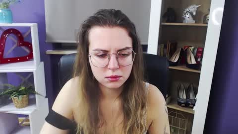 Z O E Y online show from February 13, 5:16 am