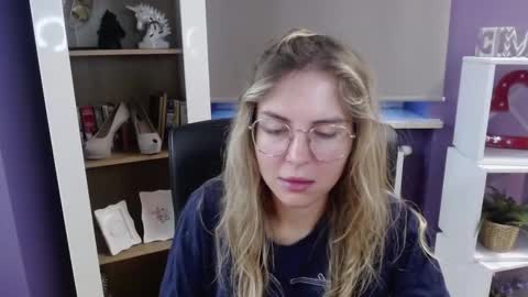 Z O E Y online show from September 19, 4:55 am