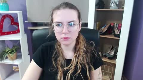 Z O E Y online show from February 24, 5:30 am