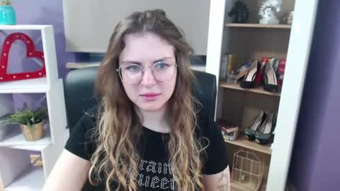 Z O E Y online show from March 3, 5:37 am