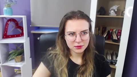 Z O E Y online show from February 17, 6:20 am