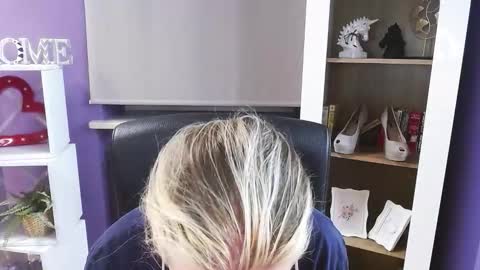 Z O E Y online show from February 17, 5:40 am