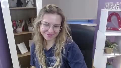 Z O E Y online show from September 16, 4:42 am