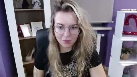 Z O E Y online show from October 6, 4:29 am