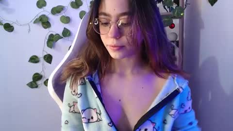   online show from February 11, 12:25 pm