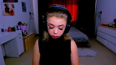 Nicole online show from September 10, 8:25 am