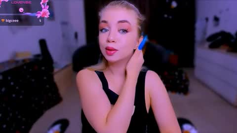 Nicole online show from November 12, 10:13 am