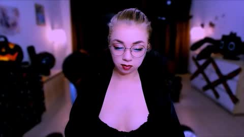 Nicole online show from October 12, 7:44 am