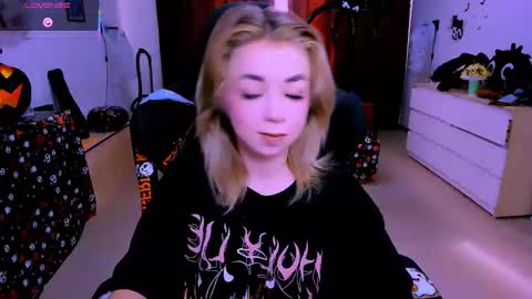 Nicole online show from October 27, 9:05 am