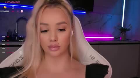 Lana online show from October 4, 8:20 am