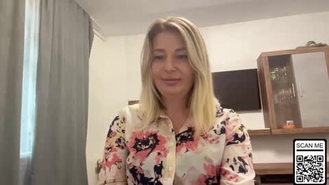 blondie_xoxoxo online show from October 2, 9:25 am
