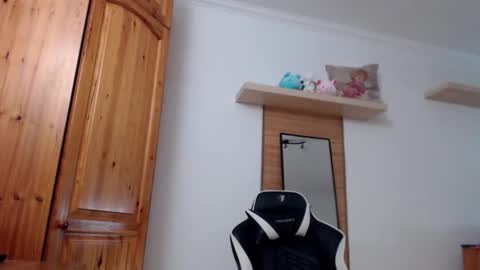 blondyelena online show from February 12, 8:05 am