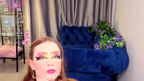 Karen online show from December 18, 8:35 pm