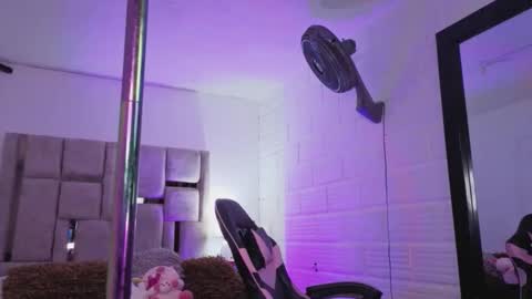 Bonnie Anderson  online show from November 13, 9:58 pm