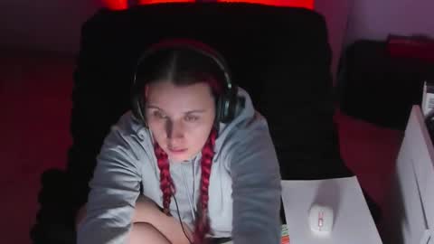 Bonnie Help me reach 500 likes online show from October 22, 10:37 pm