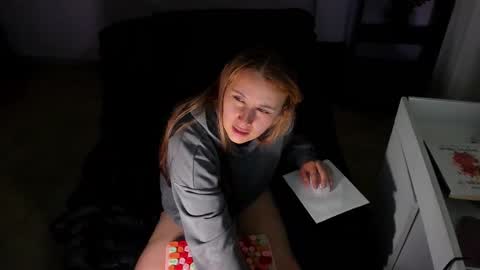 Bonnie Help me reach 500 likes online show from November 22, 11:29 pm