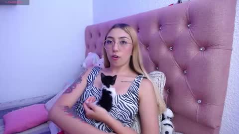 Soffy Brooks Independent model online show from September 13, 4:09 am