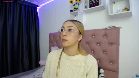 Soffy Brooks Independent model online show from September 18, 7:18 am