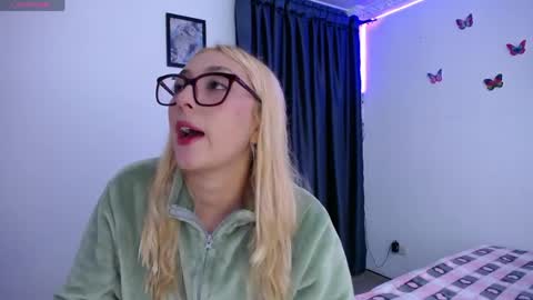 Soffy Brooks Independent model online show from April 23, 4:31 am