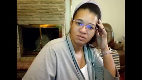 Queen Bon Vivantt online show from November 3, 2:10 pm