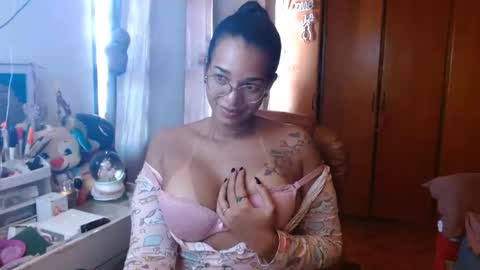 Queen Bon Vivantt online show from February 21, 1:22 pm