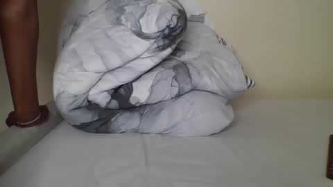 pretty online show from September 20, 1:09 pm