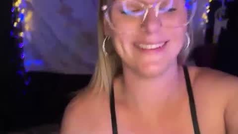 BossMom online show from September 24, 9:36 pm