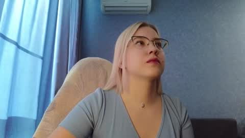 Belle  online show from October 18, 3:42 am