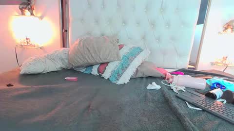 bratz_glloe online show from February 7, 7:23 am