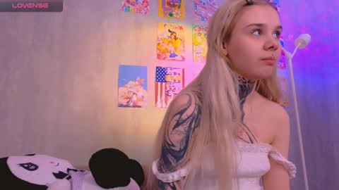 Britney online show from February 28, 4:01 am