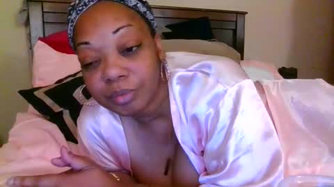 brownroundrenee online show from April 13, 10:27 am