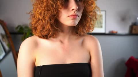 Tess online show from May 5, 3:26 pm