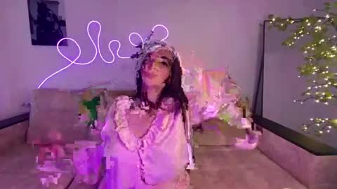 Molly online show from July 7, 9:35 am