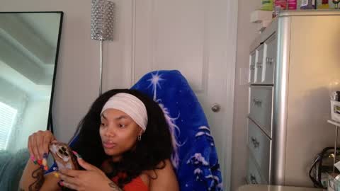 butterfly booty online show from April 8, 8:00 pm