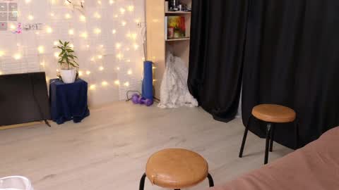 Dasha       inst       dasha is nice online show from February 1, 1:55 am