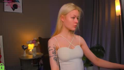 Robin online show from December 18, 3:00 am