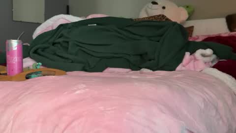 callmelovelie online show from December 15, 5:40 pm