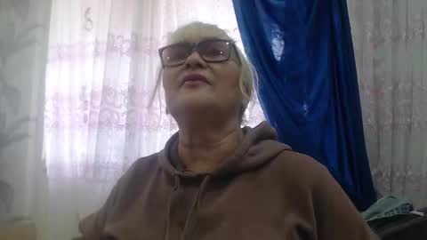 CamDiva1 online show from October 13, 8:17 am