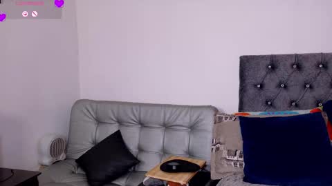 YECENIA - online show from March 12, 4:59 am