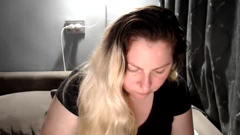 Laura online show from March 11, 7:05 pm