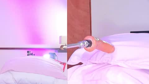 candyholmes online show from March 20, 2:00 pm