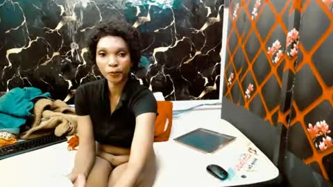 caramelminxx_ online show from June 24, 7:29 am