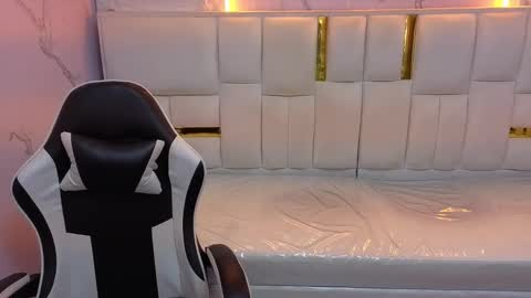 Carla  online show from November 18, 1:01 pm