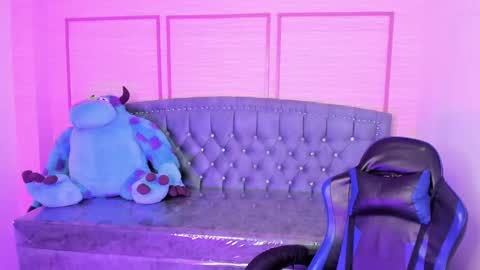 CARLYE   online show from March 7, 5:08 am