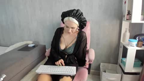 carol_may_ online show from September 18, 5:50 am